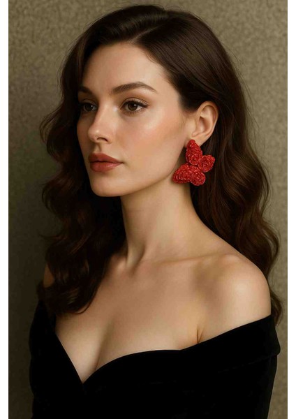 Red Blossom Elegance Çiçek Dokulu Kırmızı Kelebek Küpe - Şık ve Zarif