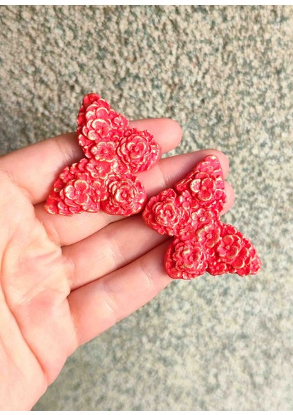 Red Blossom Elegance Çiçek Dokulu Kırmızı Kelebek Küpe - Şık ve Zarif modelleri