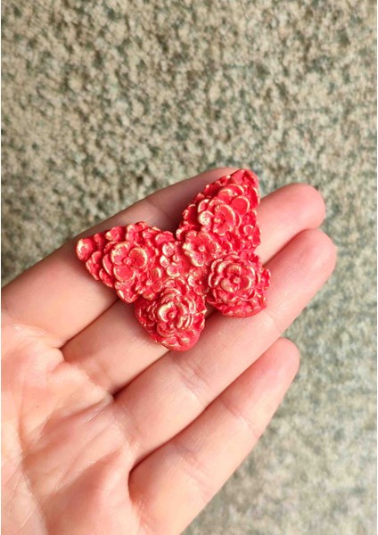 Red Blossom Elegance Çiçek Dokulu Kırmızı Kelebek Küpe - Şık ve Zarif fırsatları