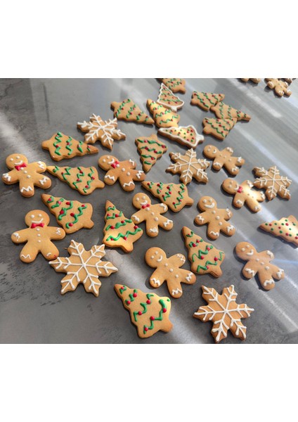 Yılbaşı Temalı Zencefilli Kurabiye Seti – El Yapımı Süslemeli Noel Kurabiyeleri – 10 Adet fırsatları