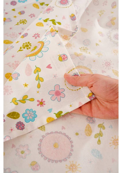 Çiçekli Çok Renkli Masa Örtüsü fırsatları