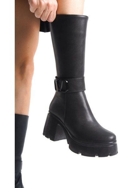 Yandan Fermuarlı V Logo Detaylı Yüksek Rahat Topuklu Kadın Siyah Kısa Çizme fırsatları