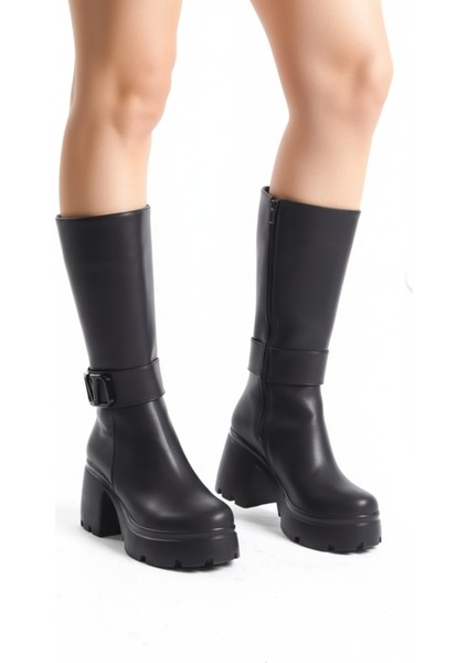 Yandan Fermuarlı V Logo Detaylı Yüksek Rahat Topuklu Kadın Siyah Kısa Çizme