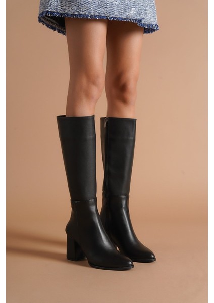 Kadın Siyah Topuklu Deri Görünümlü Fermuarlı Uzun Çizme modelleri
