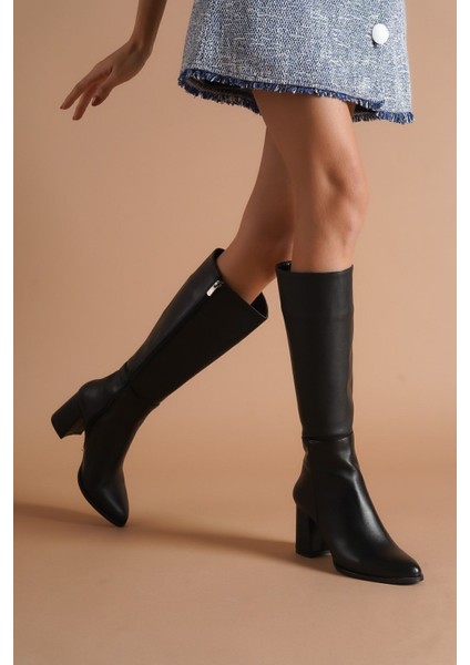 Kadın Siyah Topuklu Deri Görünümlü Fermuarlı Uzun Çizme fırsatları