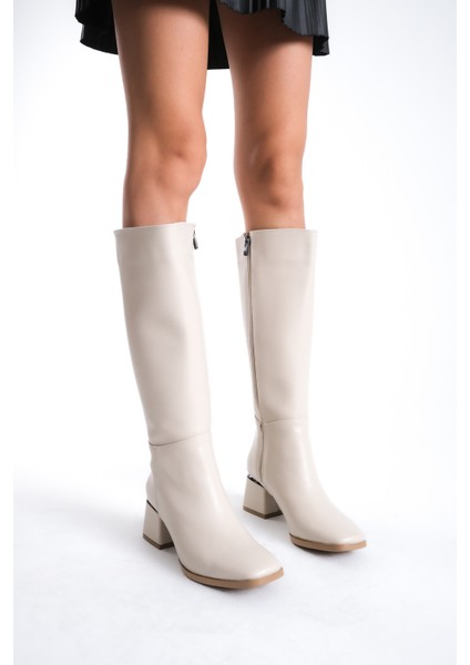 Kadın Diz Altı Krem Topuklu Parlak Detaylı Fermuarlı Deri Görünümlü Uzun Çizme modelleri