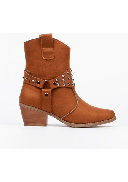 El Yapımı Sivri Metal Detaylı Topuklu Taba Süet Kadın Kısa Çekme Kovboy Çizme