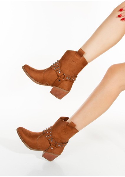 El Yapımı Sivri Metal Detaylı Topuklu Taba Süet Kadın Kısa Çekme Kovboy Çizme