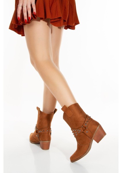 El Yapımı Sivri Metal Detaylı Topuklu Taba Süet Kadın Kısa Çekme Kovboy Çizme