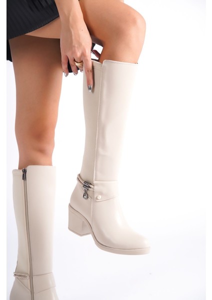 Krem Deri Görünümlü Arkası Streç Esnek Kalın Orta Yüksek Topuklu Toka Detaylı Fermuarlı Uzun Çizme