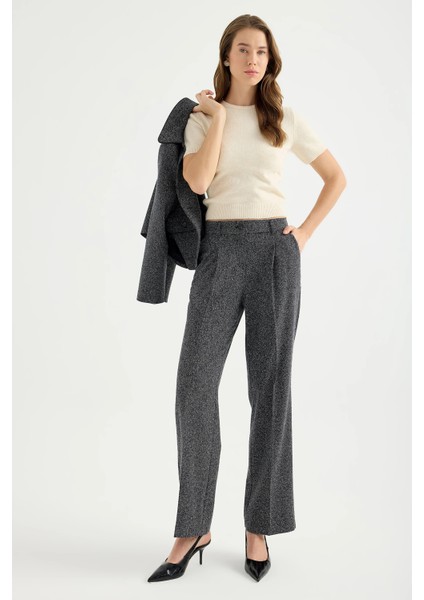 Düz Kesim Dökümlü Pantolon