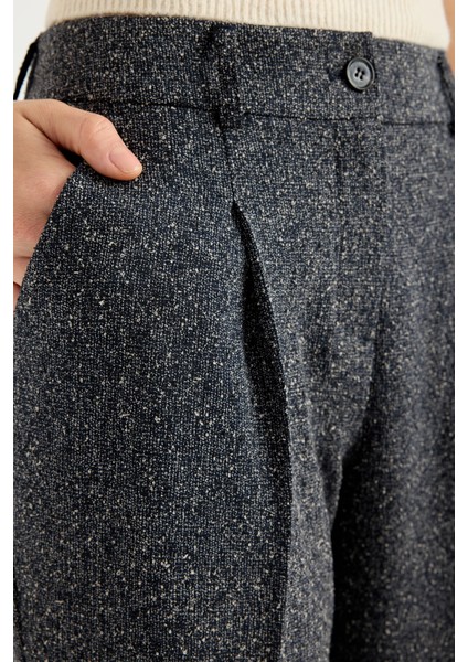 Düz Kesim Dökümlü Pantolon fırsatları