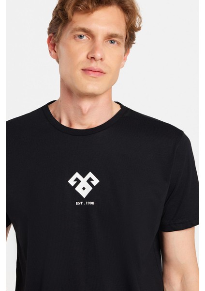 Erkek Slim Fit Dar Kesim %100 Pamuk Yumuşak Dokulu Baskılı Siyah Bisiklet Yaka Tişört