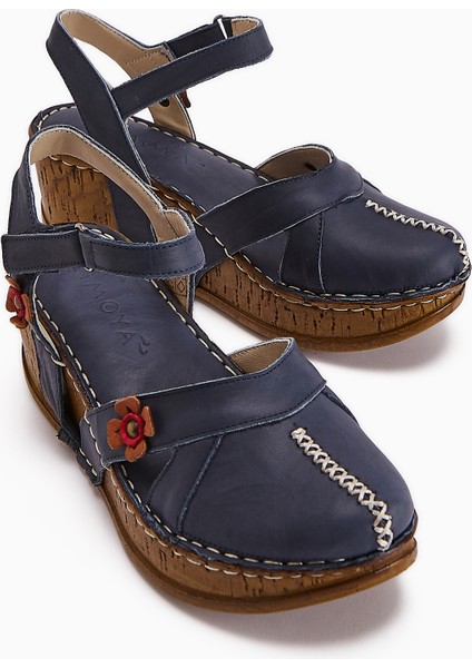 Hakiki Deri Katlyn Çiçek Detaylı Burnu Kapalı Dolgu Topuklu Sandalet