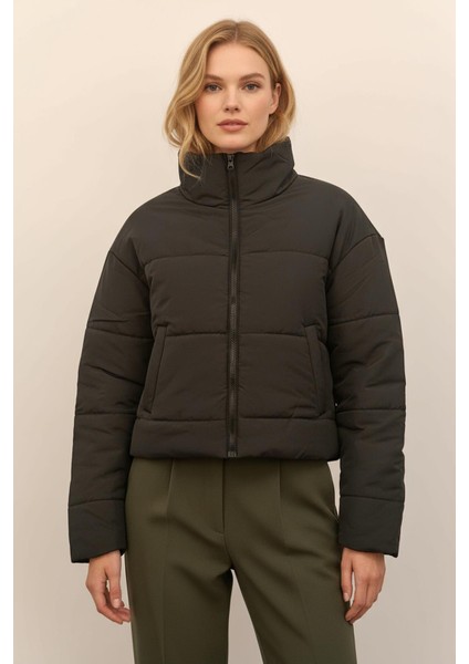 8000 Fermuarlı Cepli Kısa Mont Siyah