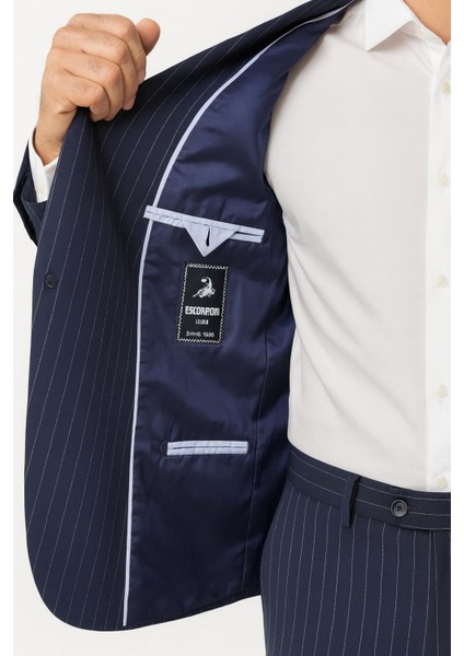 Çizgili Kruvaze Erkek Takım Elbise – Şık ve Rahat Italyan Kesim, Belden Oturtmalı, Top Düğmeli fırsatları