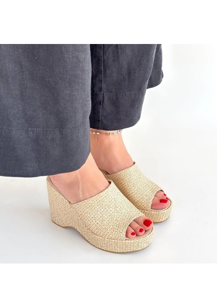 Tlay Bej Hasır Dokumalı Dolgu Topuk Terlik fırsatları