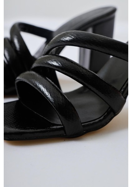 Sasima Siyah Yılan Desenli Bantlı Topuklu Terlik fırsatları