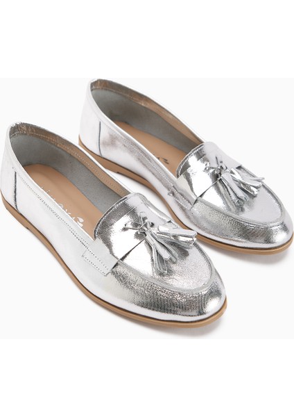 Doris Hakiki Deri Gümüş Metalik Püsküllü Kadın Loafer Ayakkabı