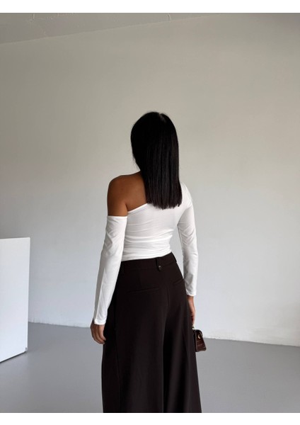 Asimetrik Yaka Omuz Detaylı Uzun Kollu Sandy Kumaş Crop / Bluz fiyatları