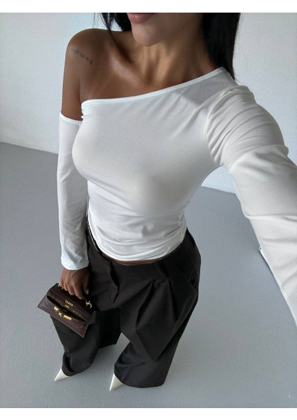 Asimetrik Yaka Omuz Detaylı Uzun Kollu Sandy Kumaş Crop / Bluz modelleri