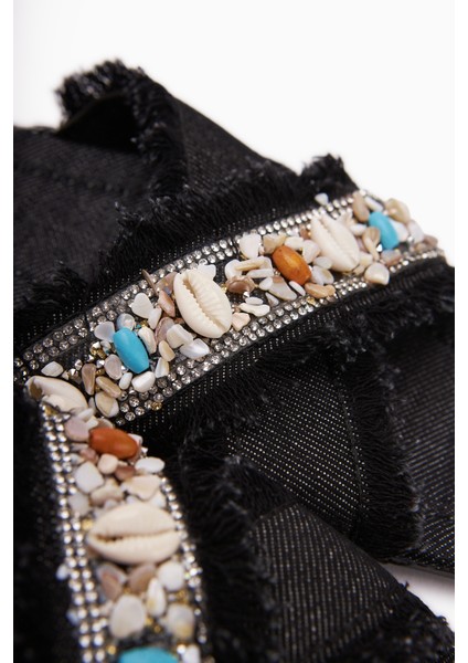 Felisa Siyah Taş ve Deniz Kabuğu Süslemeli Bohem Kadın Terlik fırsatları