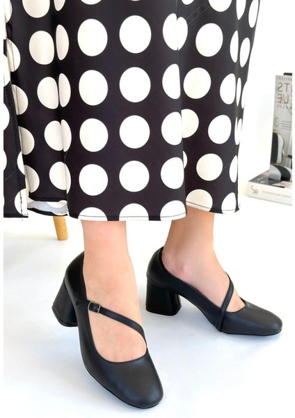 Kier Siyah Cilt Topuklu Ayakkabı