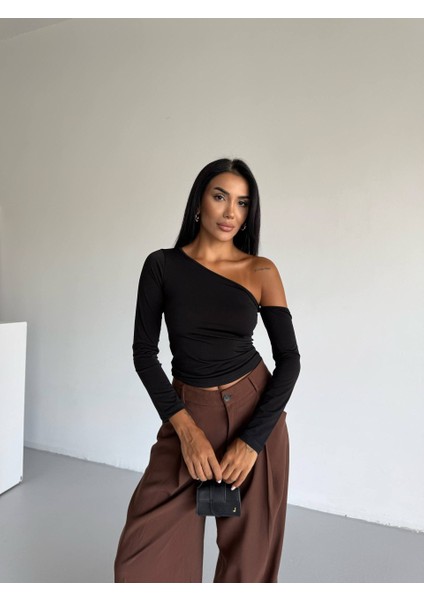 Asimetrik Yaka Omuz Detaylı Uzun Kollu Sandy Kumaş Crop / Bluz fiyatları
