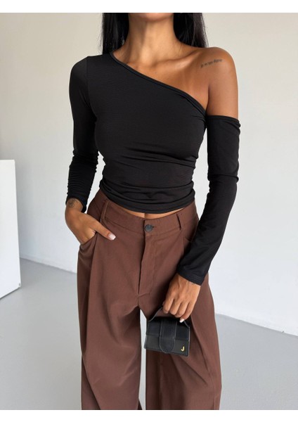 Asimetrik Yaka Omuz Detaylı Uzun Kollu Sandy Kumaş Crop / Bluz modelleri