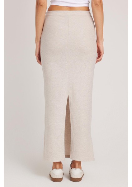 Kadın Slim Fit Dar Kesim Yırtmaçlı Bej Etek
