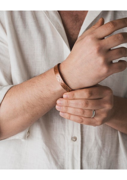 Sarmal Sarmaşık Desenli ve Dua Işlemeli Bakır Bilezik (Zeolit Taşı)