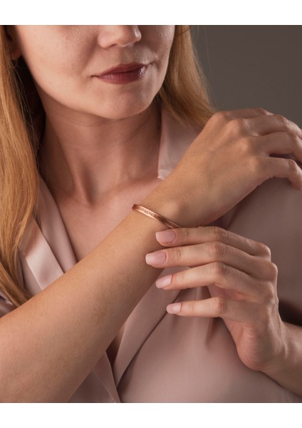 Içi Çizgi Desenli Dışı Ayetel Kürsi Yazılı Ince Bakır Bilezik modelleri