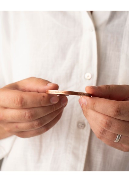 Içi Dövme Desenli Dışı Ayetel Kürsi Yazılı Ince Bakır Bilezik