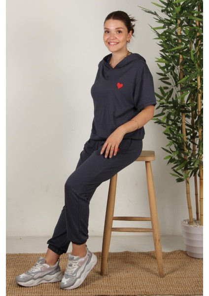 25691 Kalp Nakışlı Kısa Kol Kapşonlu Üst Paçası Lastikli Alt Takım