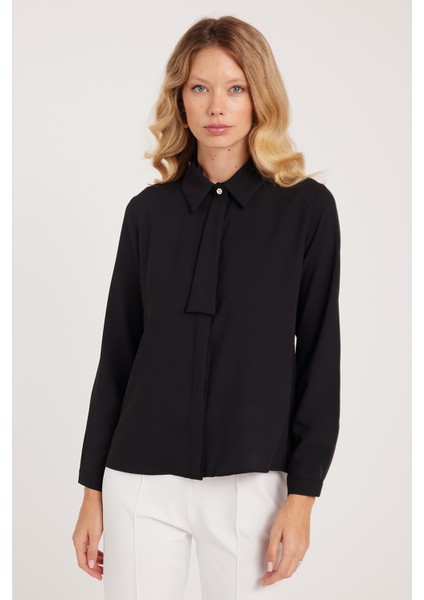 Kadın Standart Fit Normal Kesim Fiyonklu Siyah Gömlek fırsatları