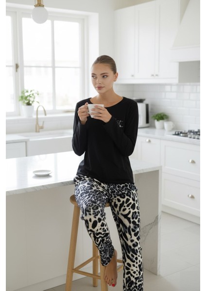 Kadın Desenli Bisiklet Yaka Düğmesiz Mevsimlik Likra Viskon Uzun Kollu Pijama Takımı modelleri