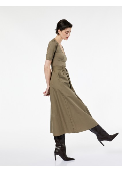 U Yaka Kısa Kollu Kemer Detaylı A Kesim Uzun Elbise