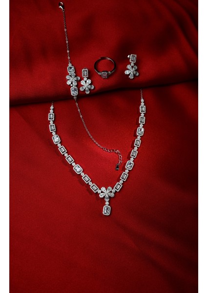 925 Ayar Gümüş Çiçek Desen Zirkon Taşlı 4'lü Set