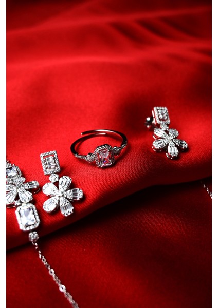 925 Ayar Gümüş Çiçek Desen Zirkon Taşlı 4'lü Set modelleri