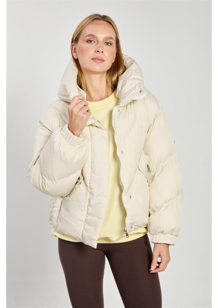 Kadın Yan Cepli Kapüşonlu Şişme Mont - Ekru fiyatları