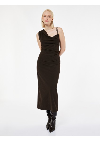 Drapeli Degaje Yaka Kemer Detaylı Viskon Karışımlı Kolsuz Uzun Elbise fiyatları