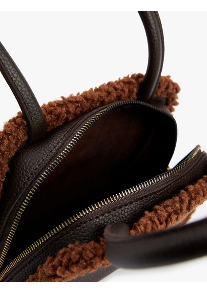 Peluş Detaylı Fermuarlı Saplı Suni Deri Omuz Çantası modelleri