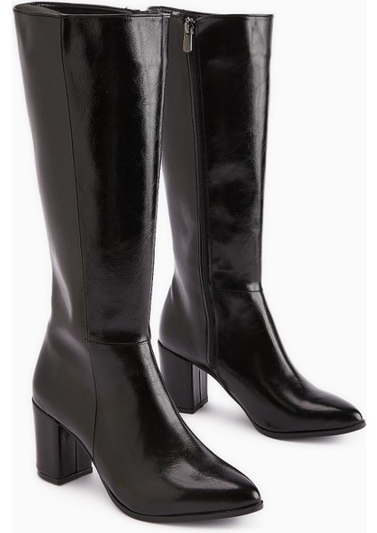 Tatum Siyah Kırışık Rugan Sivri Burunlu Orta Topuklu Çizme modelleri