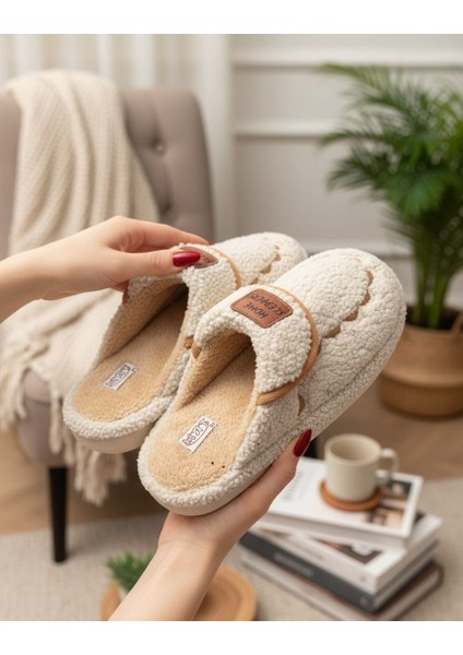 Kadın Desenli Peluş Kaymaz Hafif Tabanlı Tüylü Terlik Ev Terliği