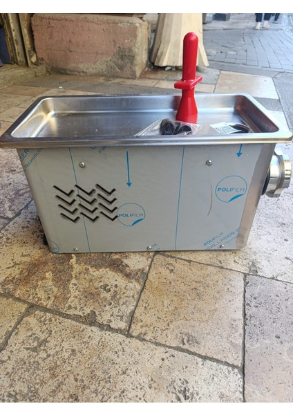 12 No Et Kıyma Makinesi (1 Adet Yedek Bıçak, 1 Adet Yedek Süzgeç , 1 Adet Sucuk Aparatı ve 1 Adet Et Bıçağı ) modelleri