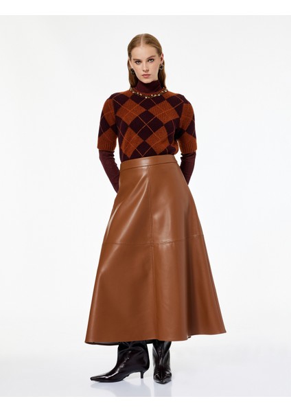 x Melis Ağazat - Volanlı Kloş Kesim Midi Suni Deri Etek