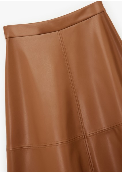 x Melis Ağazat - Volanlı Kloş Kesim Midi Suni Deri Etek indirimleri