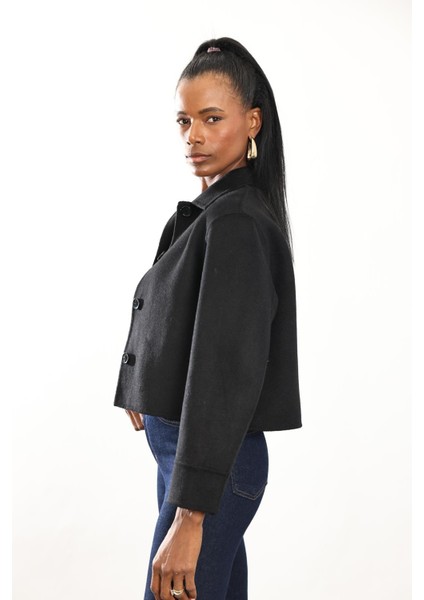 Siyah Gömlek Yaka Kısa Yün Ceket modelleri