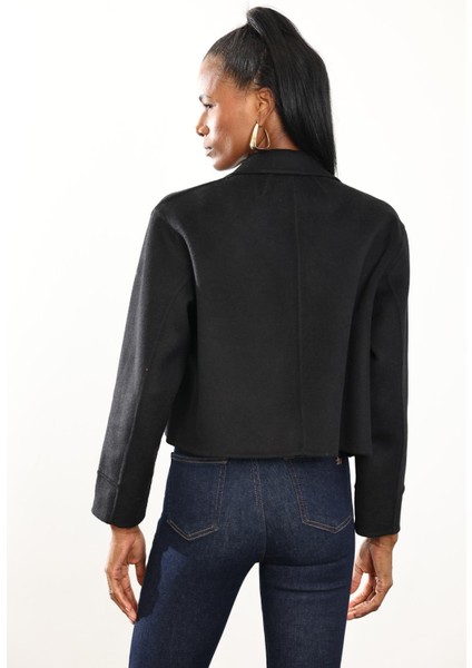 Siyah Gömlek Yaka Kısa Yün Ceket fırsatları