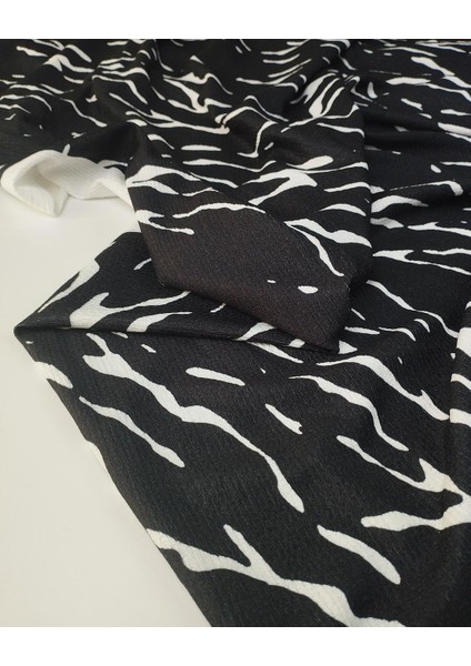 Siyah Beyaz Desenli Irmak Örme Jarse (En 150 cm x Boy 250 Cm)